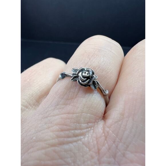 Vintage sterling silver rose ring size 7 - Picture 2 of 16